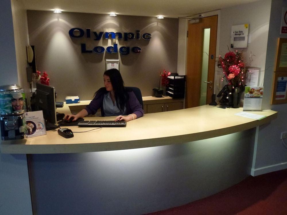 The Olympic Lodge Aylesbury  Eksteriør bilde