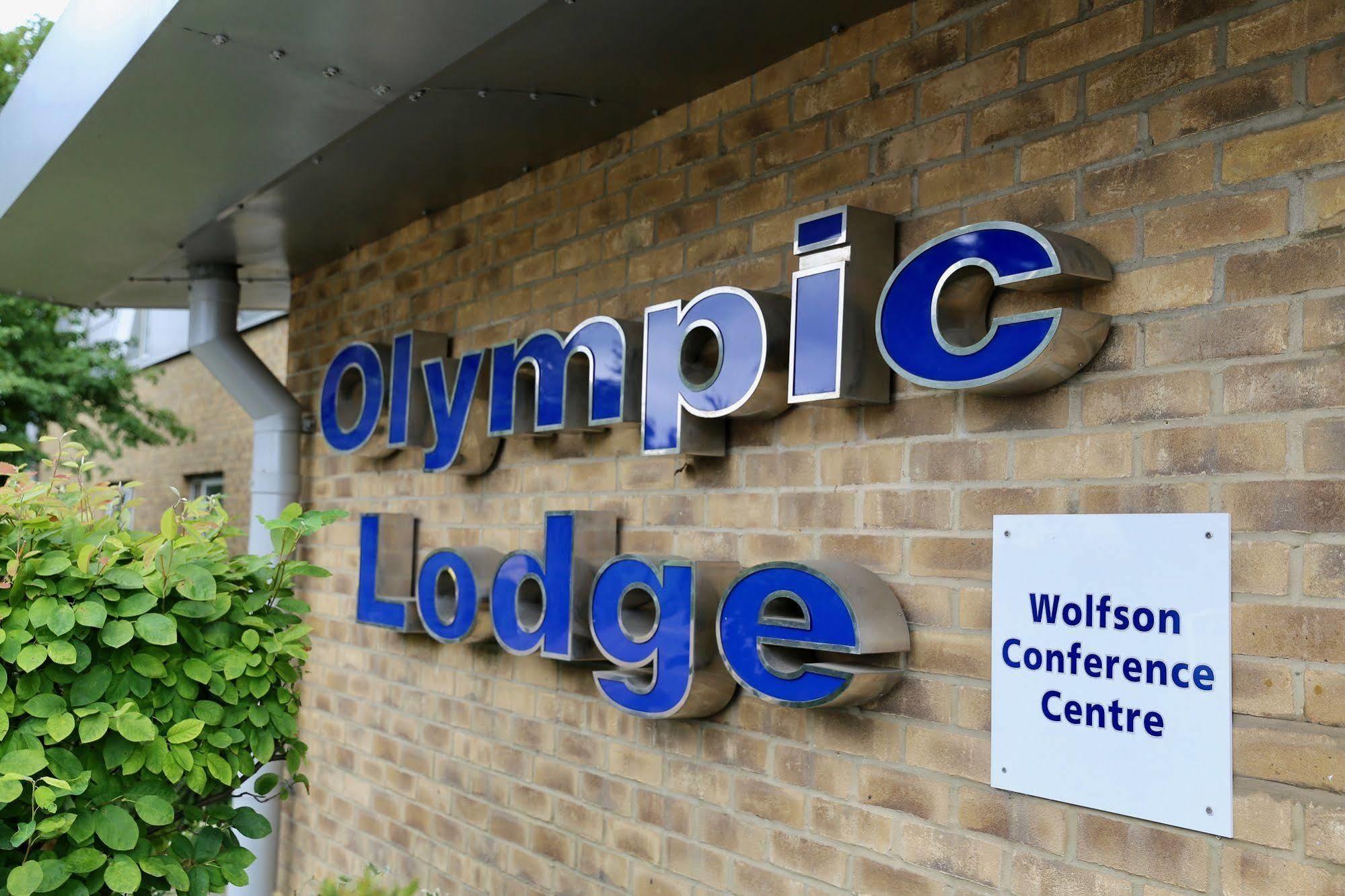 The Olympic Lodge Aylesbury  Eksteriør bilde
