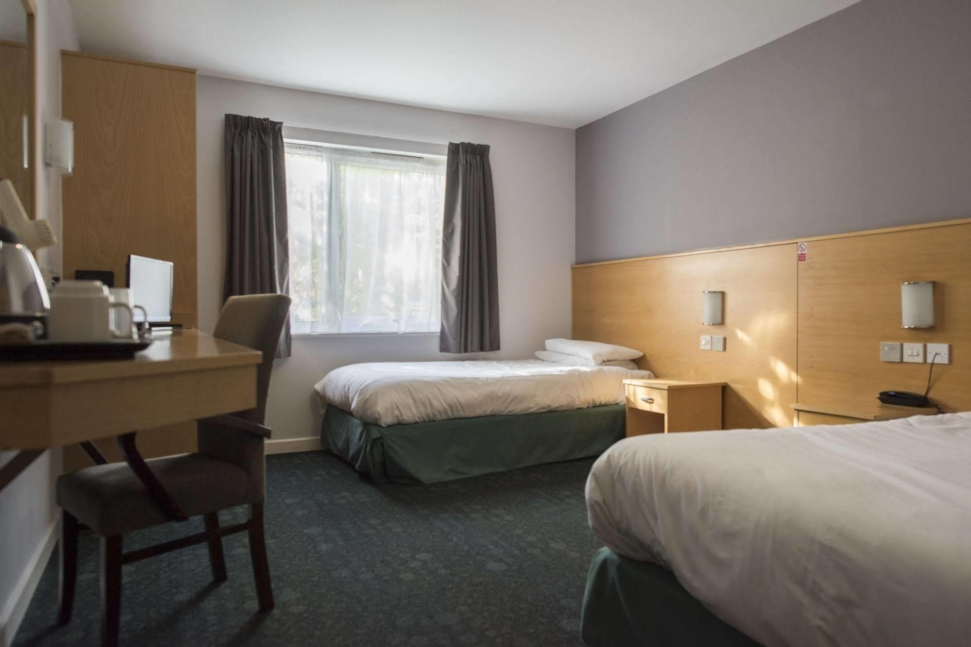 The Olympic Lodge Aylesbury  Eksteriør bilde