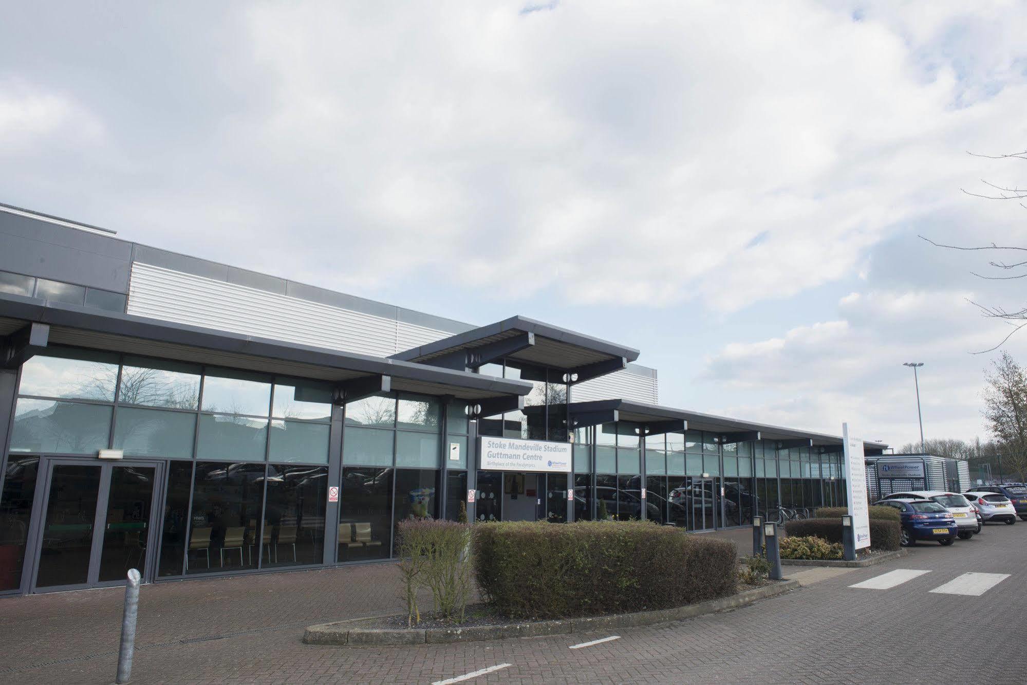 The Olympic Lodge Aylesbury  Eksteriør bilde